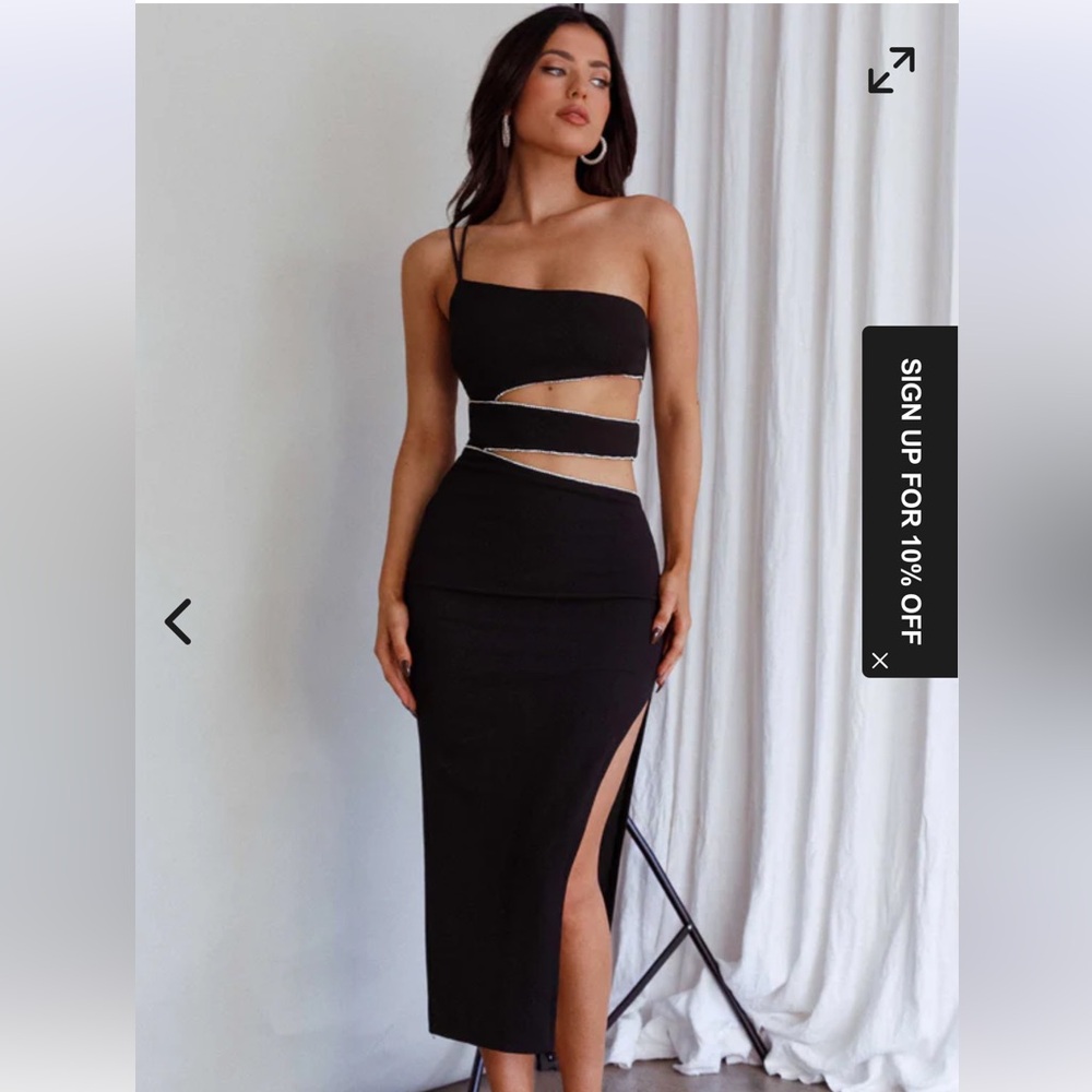 Chic Black Cutout Midi Dress